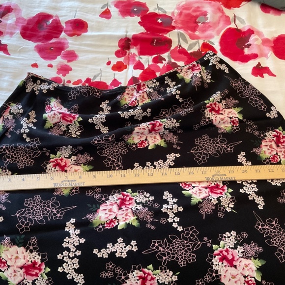 Women’s flowery skirt size 14 - Picture 3 of 4